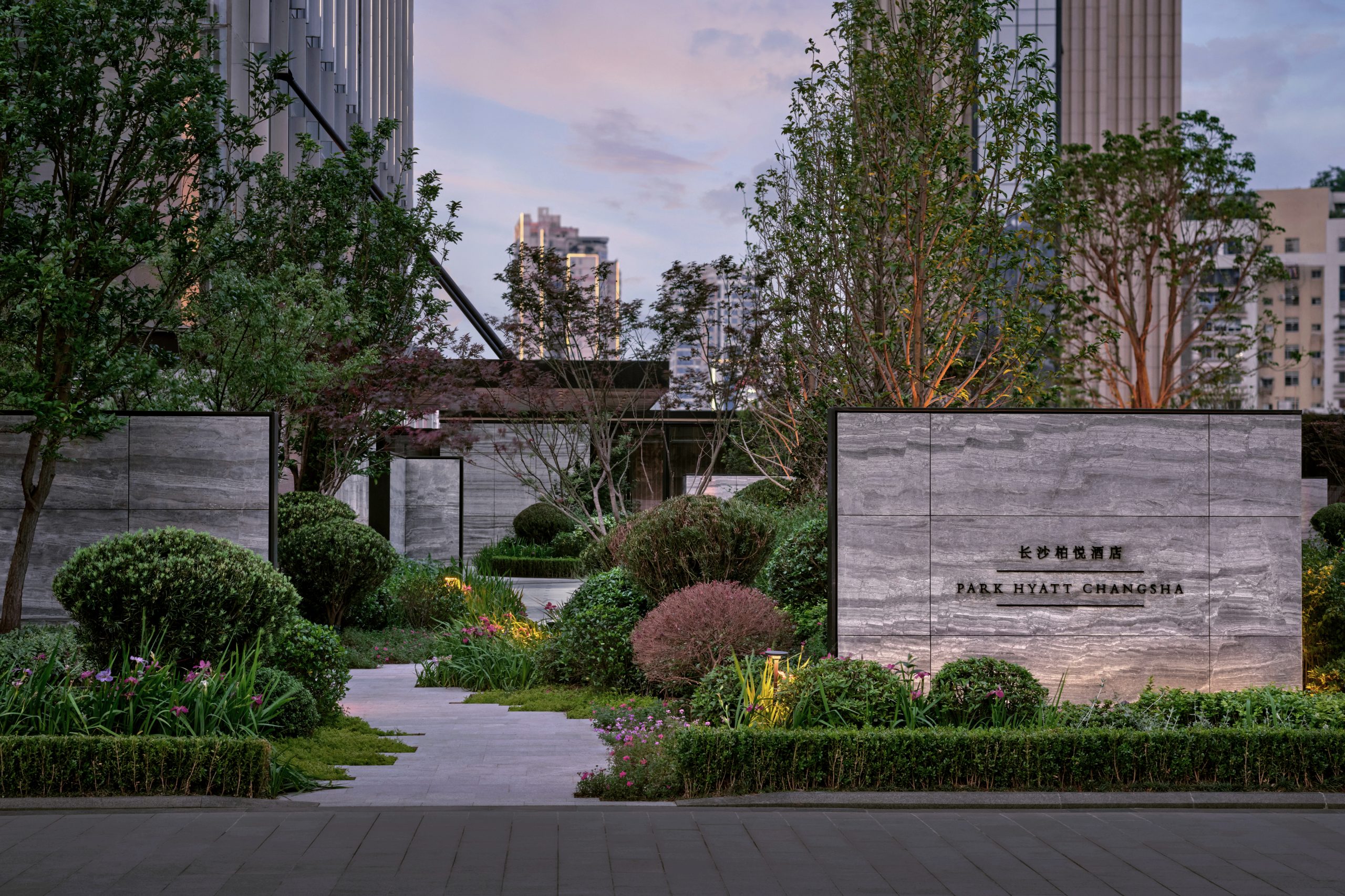 Conran and Partners_Park Hyatt Changsha_ Courtesy of Park Hyatt_Entrance_Desaturated