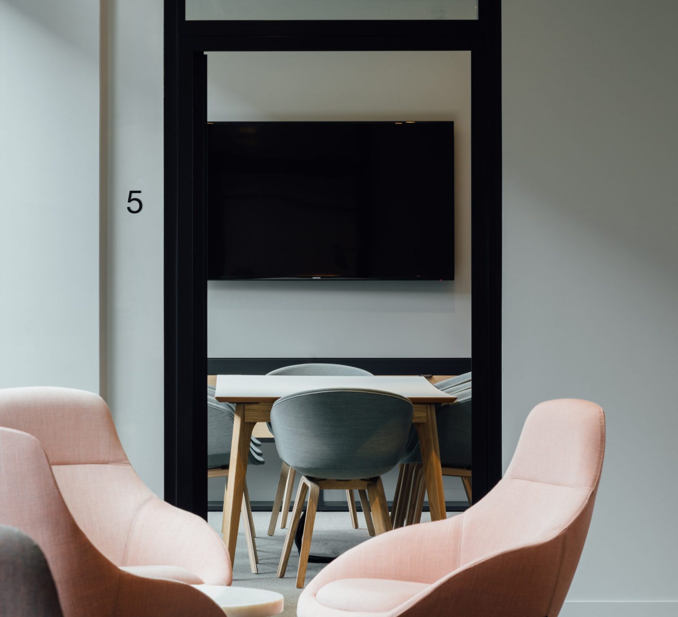 Knight Dragon Offices. Richard John Seymour for Conran